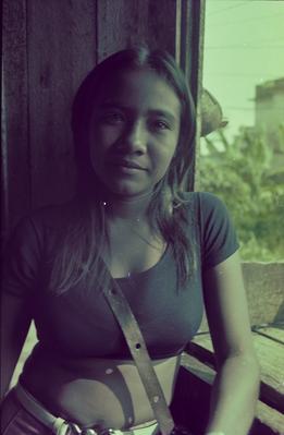 Edna de Cássia e sua família em sua casa