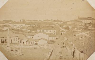 Vista da cidade tomada do paredão do Piques