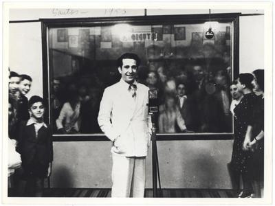 Vicente Celestino ao microfone