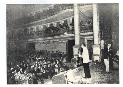 Francisco Alves ao microfone