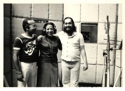 Paulo Valdez, Elizeth Cardoso e Paulo César Pinheiro em estúdio