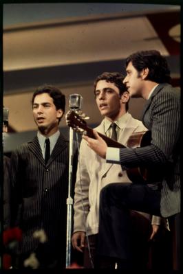 Chico Buarque e MPB-4 - IV Festival de MPB