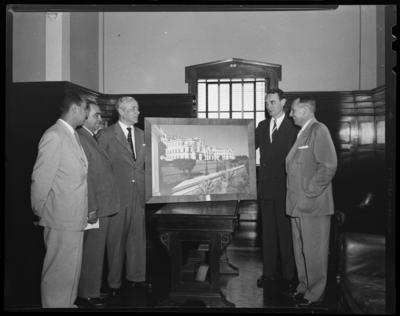 Homens não identificados com quadro