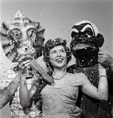 Ensaio em estúdio fotográfico para matéria de "O Cruzeiro"