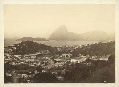 Praia de Botafogo e Pão de Açúcar ao fundo