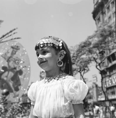 Carnaval de rua, criança fantasiada