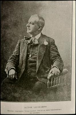 Ator Leonardo (reprodução de livro ou periódico)