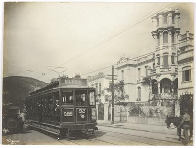 Bonde circulando no bairro de Botafogo