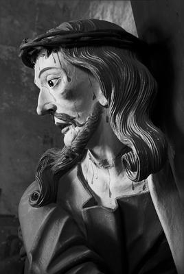 Cristo com cruz às costas, passo da Subida ao Calvário