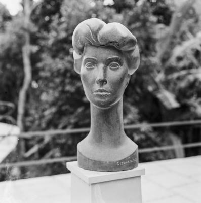 Esculturas de Alfredo Ceschiatti, "Liliane".