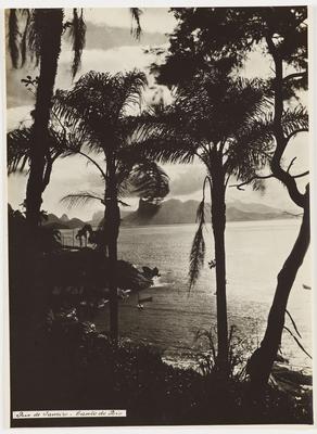 Vista do Morro do Corcovado e Pão de Açúcar; a partir de Niterói