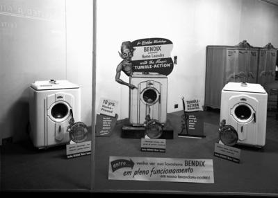 Vitrine da Casa Andrade com lavadoras Bendix
