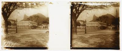 Praia de Botafogo; ao fundo, o morro do Corcovado