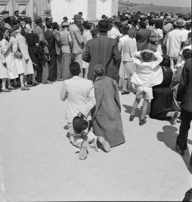 Romaria - Jubileu do Santuário Diocesano do Bom Jesus de Matosinhos - fiéis no adro da basílica