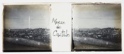 Vista do Centro a partir da Fortaleza da Conceição; ao fundo, o Morro do Castelo