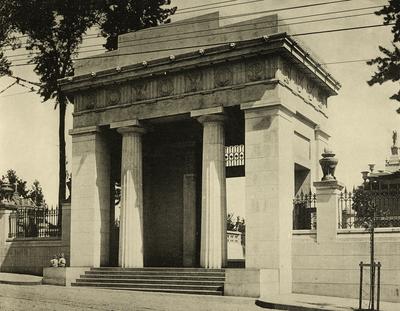 Portal de entrada do cemitério da Consolação
