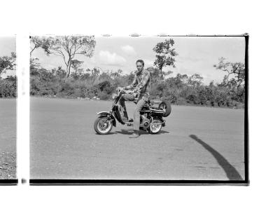 Jorge Bodanzky em sua motocicleta