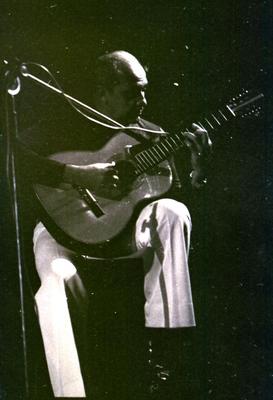 César Faria com o violão