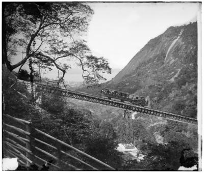 Estrada de Ferro do Corcovado, Viaduto do Silvestre, Km 1 (aproximadamente)