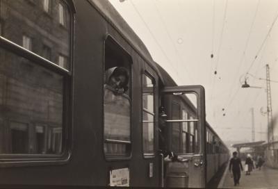 Lena Coelho dos Santos parte no trem