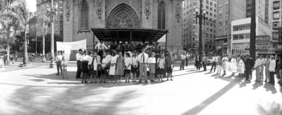Manifestação evangélica em frente à Catedral da Sé