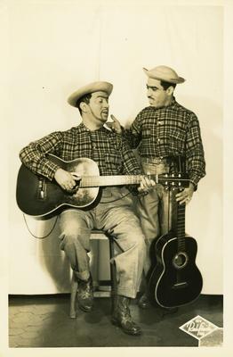 Alvarenga e Ranchinho com violões