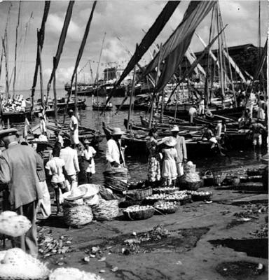 Embarcações na rampa e arredores do Mercado Modelo