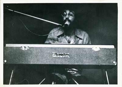 Ivan Lins ao microfone