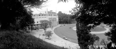 Praça Charles Miller e estádio do Pacaembu