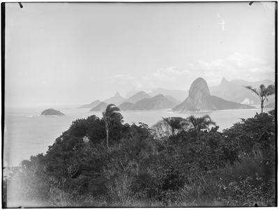 Entrada da Baía de Guanabara, ao fundo o Pão de Açúcar