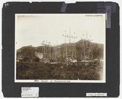 Torres de linhas de transmissão elétrica