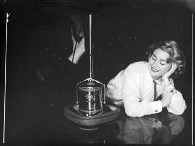 Campanha publicitária da agência J. Walter Thompson para enceradeira Walita