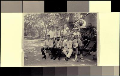 Conjunto musical não identificado (reprodução)