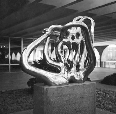 "O Canto da Noite", escultura de Maria Martins, no Salão Nobre