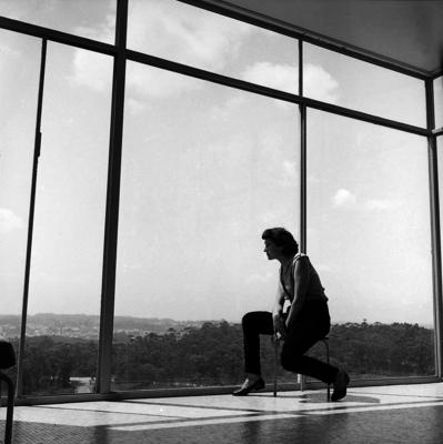 Lina Bo Bardi na Casa de Vidro