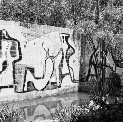 Painel de Burle Marx na residência Arnaldo Aizim, projeto de Paulo Santos