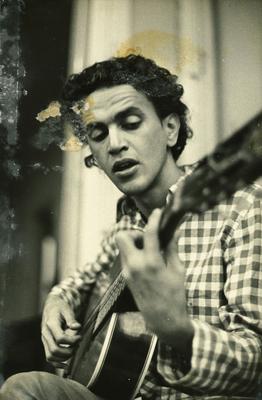 Caetano Veloso com o violão