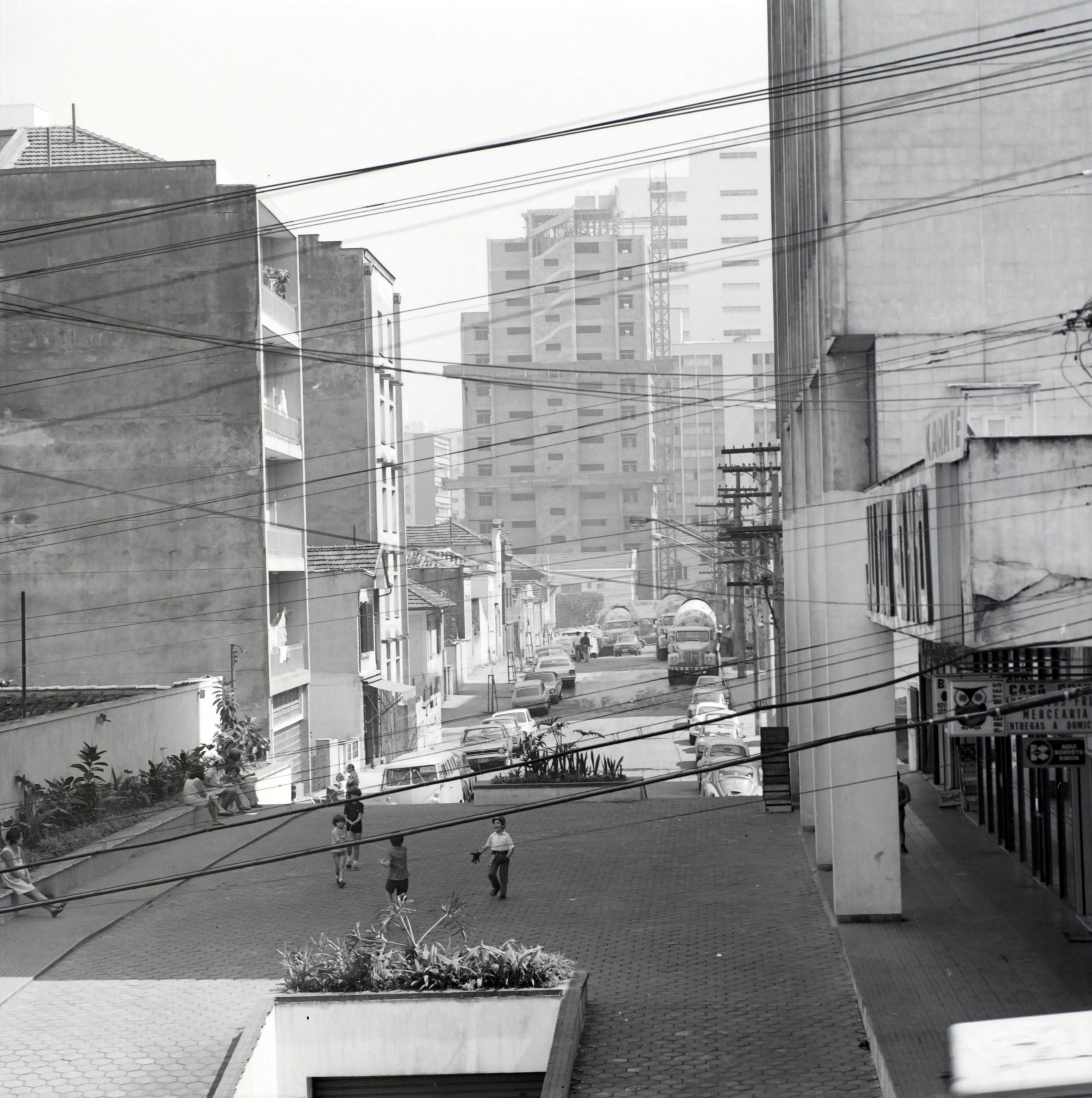 Campanha publicitária para Hindi - Companhia Brasileira de Habitações