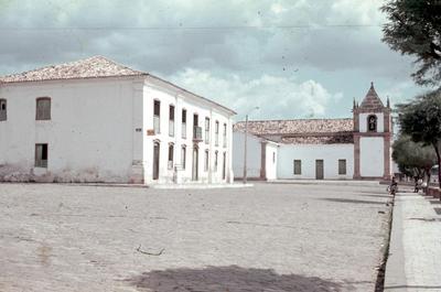 Sobrado Nepomuceno e Igreja Matriz de Nossa Senhora das Vitórias (ao fundo)