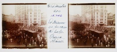 A Baroneza, primeira locomotiva brasileira, na Praça Mauá