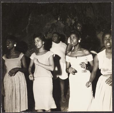 Mulheres sambando no ensaio da Unidos do Cabuçu