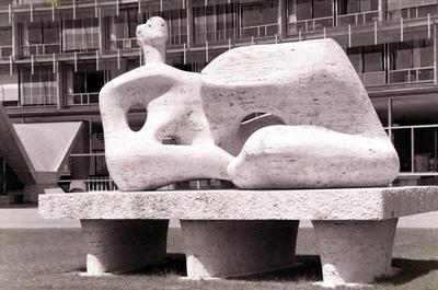 Sede da Unesco - escultura de Henry Moore