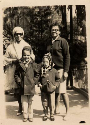 Elizeth Cardoso e netos com Lourdes