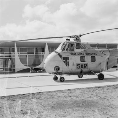 Helicóptero diante do Palácio da Alvorada