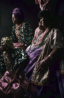 Série Mangueira - Mangueirenses em trajes verde e rosa