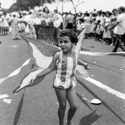 Desfile de blocos no Banho de Mar à Fantasia