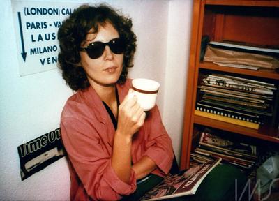 [Lançamento de A teus pés]