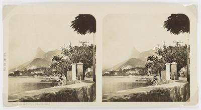 Praia de Botafogo; ao fundo, o Morro do Corcovado