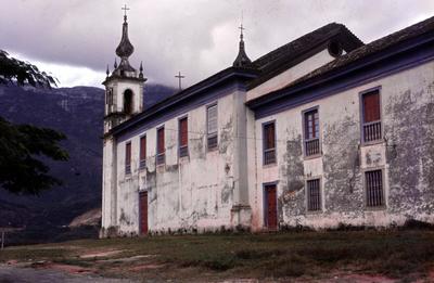 Igreja Matriz de Nossa Senhora da Conceição - vista lateral