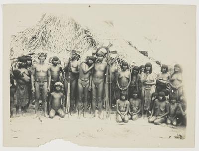 Indígenas do povo Karajá